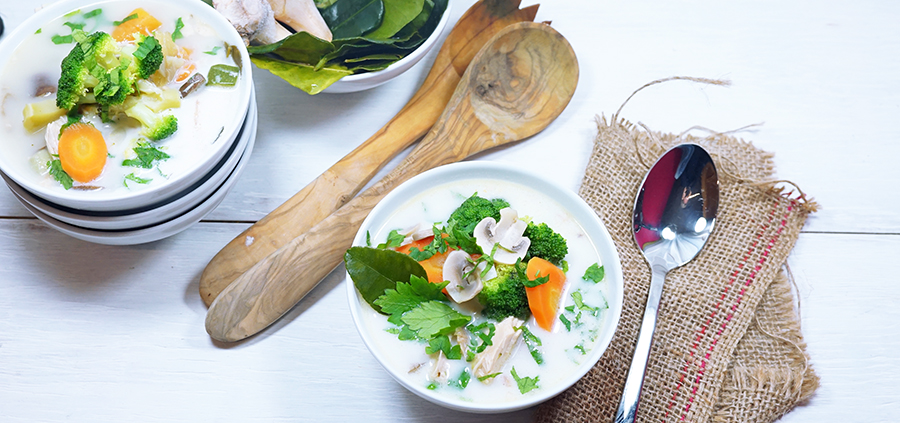 Tom Kha Gai - Hühnersuppe mit Kokosmilch und Galgant - Die Steinzeitköchin